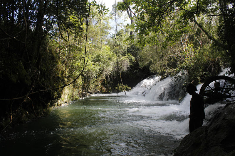 Arquivo:Cachoeira do Sumidouro-Parna Serra da Bodoquena.jpg